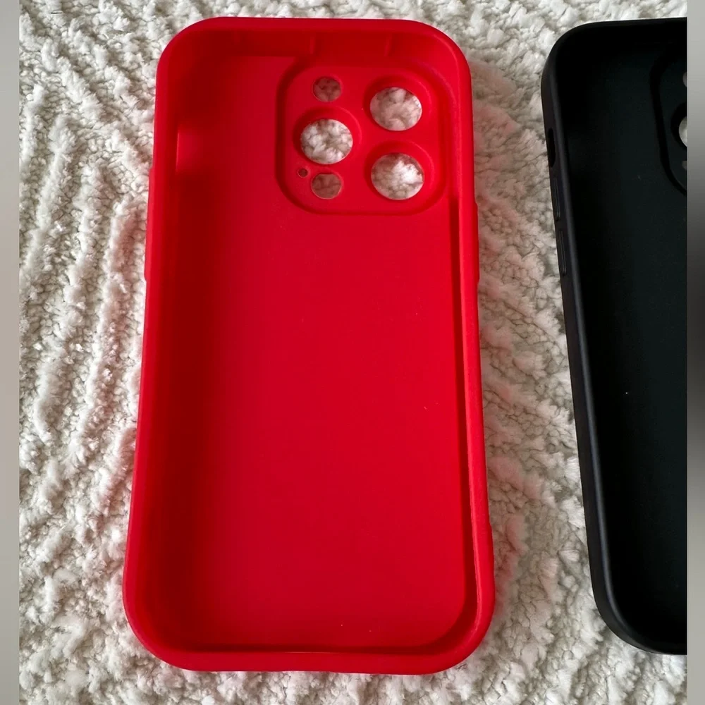 iPhone 14 Pro silicone phone covers (2)